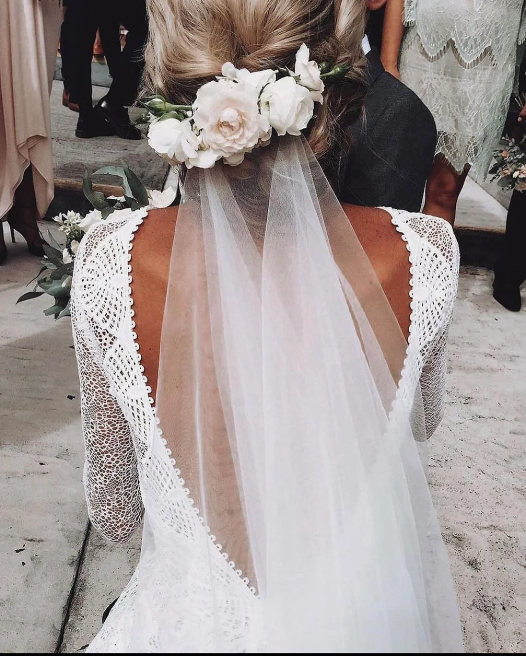 Why You Should Buy a Wedding Veil Separately?